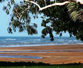 Beachfront Hotel - Queensland Tourism 0