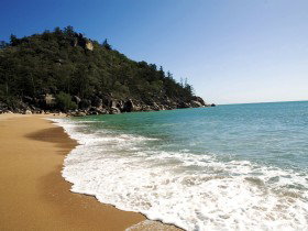 Horseshoe Bay - QLD Tourism 0