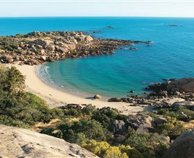 Queens Beach - Queensland Tourism 0