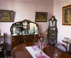 Jerilderie Historic Residence - Historic Home And Gardens - QLD Tourism 0