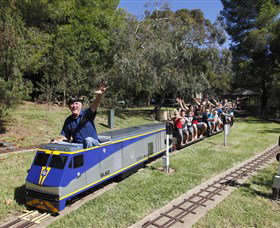 Willans Hill Miniature Railway - QLD Tourism 0