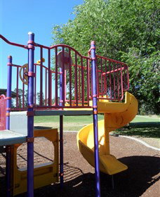 Fadden Pines Playground - QLD Tourism 2