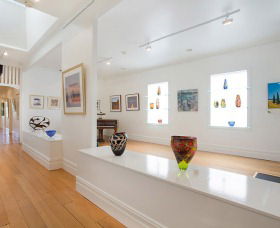 Lost Bear Gallery - Queensland Tourism 1