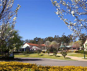 Hunter Valley Gardens Shopping Village - Queensland Tourism 0