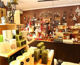 Hunter Valley Gardens Shopping Village - Queensland Tourism 1