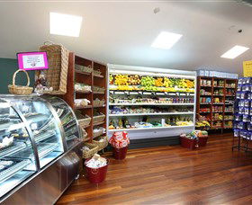 Hunter Valley Gardens Shopping Village - Queensland Tourism 3
