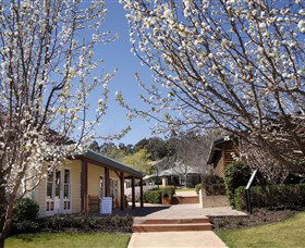 Hunter Valley Gardens Shopping Village - Queensland Tourism 2