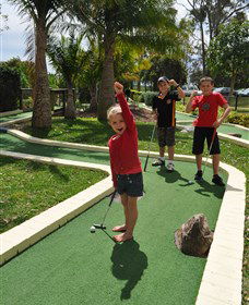 Hunter Valley Aqua Golf And Putt Putt - Queensland Tourism 0