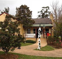 Australian Alpaca Barn - Hunter Valley Gardens - Queensland Tourism
