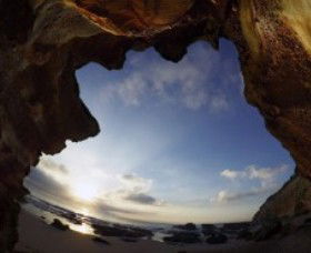 Caves Beach - QLD Tourism 0