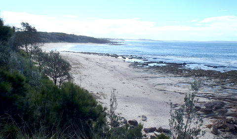 Monument Beach Picnic Area - QLD Tourism 0