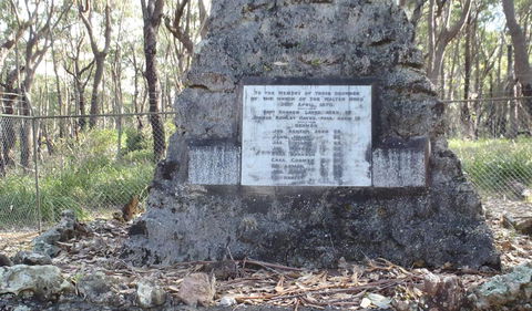 Monument Beach Picnic Area - QLD Tourism 3
