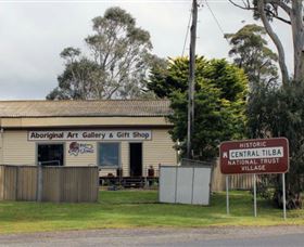 Apma Creations Aboriginal Art Gallery And Gift Shop - Queensland Tourism 1