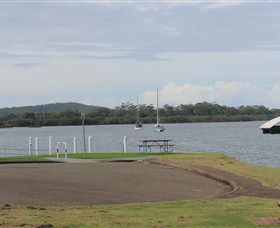 Laurieton Riverside Seafoods - Queensland Tourism 2
