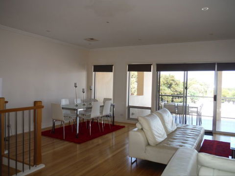 Avalon A - Queensland Tourism 1