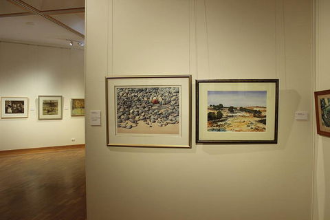 Gosford Regional Gallery & Gardens - Queensland Tourism 1