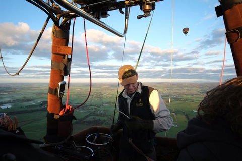Yarra Valley Balloon Flight At Sunrise - QLD Tourism 12