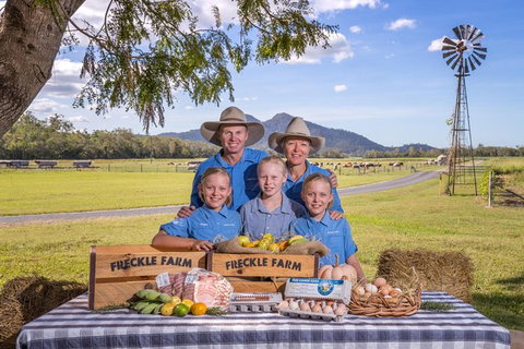 Mackay Aussie Farm & Drinks Tour - QLD Tourism 0