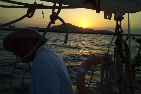 Townsville Lunchtime Sailing Cruise Boat Tour - Queensland Tourism 7
