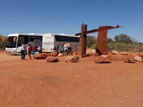Uluru (Ayers Rock) To Alice Springs One-Way Shuttle - QLD Tourism 2