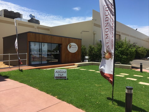 Almondco Almond Hut - Queensland Tourism 0