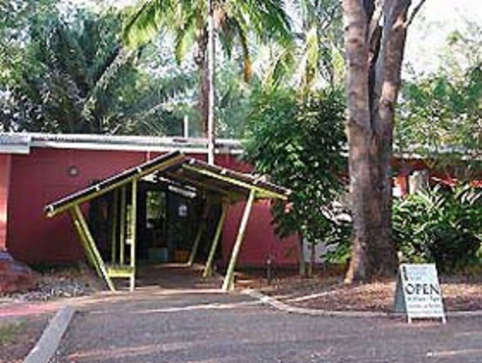 Batchelor NT QLD Tourism