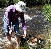 Fossicking - QLD Tourism