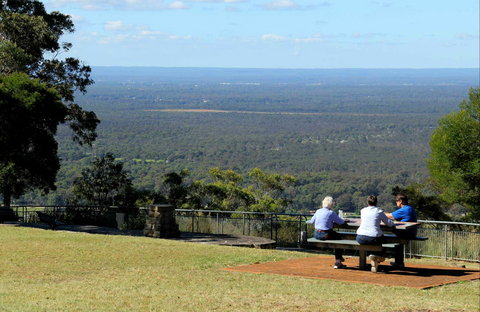 Hawkesbury Lookout - QLD Tourism 0