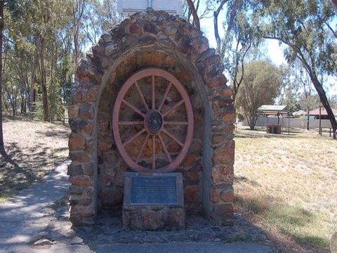 Jindera Pioneer Cairn - QLD Tourism 0