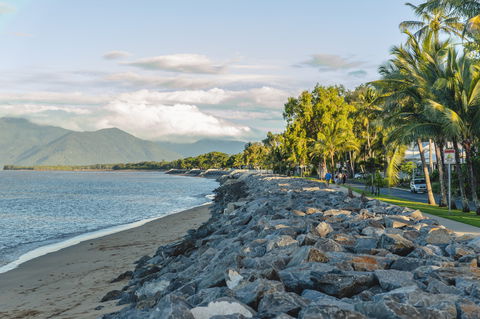 Machans Beach - QLD Tourism 1