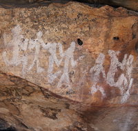Ngamadjidj Shelter - Wartook Valley - QLD Tourism