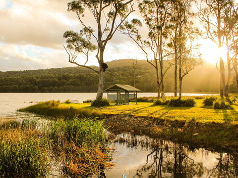 Smiths Lake - Queensland Tourism 0