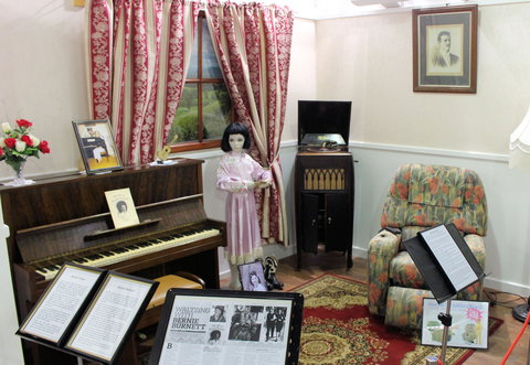 Australian Country Music Hall Of Fame - Queensland Tourism 1