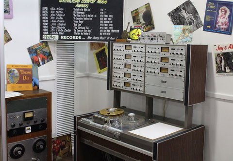 Australian Country Music Hall Of Fame - Queensland Tourism 2