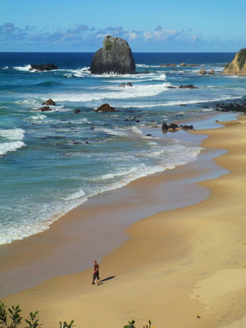 Glasshouse Rocks And Pillow Lava - Queensland Tourism 2