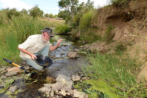 Gold Panning, Deep Creek - QLD Tourism 0