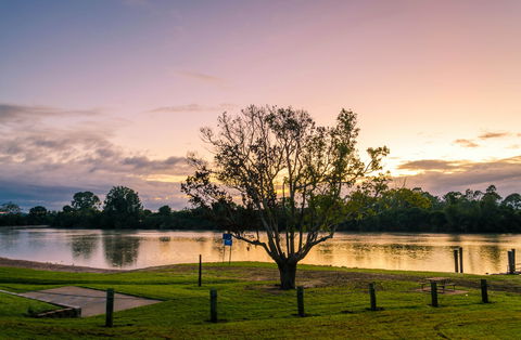 Joanna Burgler's Waterlines Gallery - QLD Tourism 0