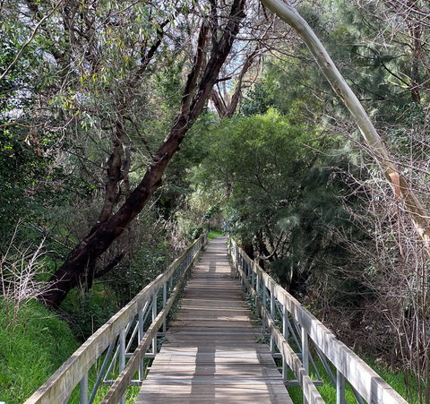 Mulwaree River Walkway - QLD Tourism 0