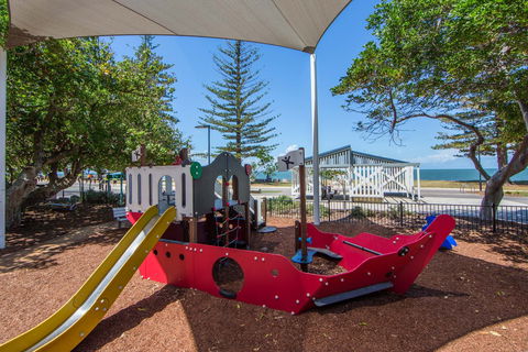Scarborough Beach Park - QLD Tourism 2