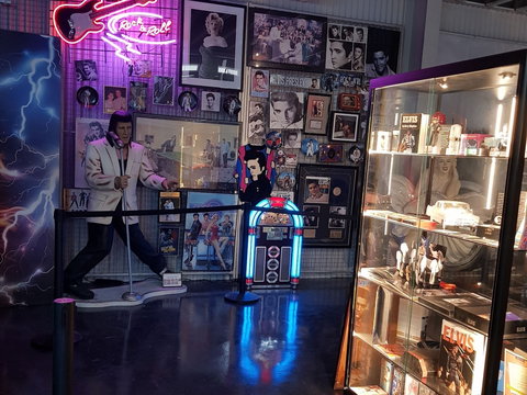 The Depot Historic Vehicle And Memorabilia Collection - QLD Tourism 2