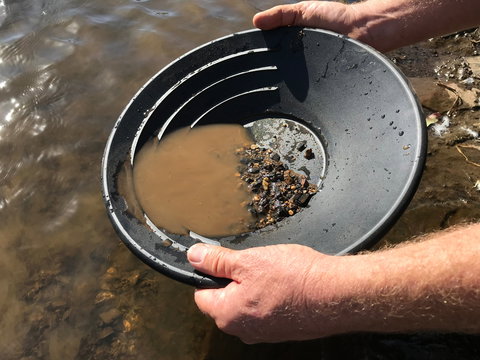 Tuena Panning For Gold - QLD Tourism 0