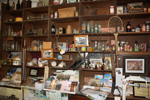 Tuena Panning For Gold - QLD Tourism 1