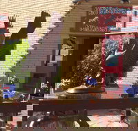 Ant's Redgum Gallery - Queensland Tourism