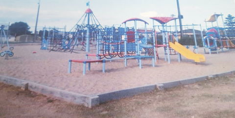 Edithburgh Playground - Queensland Tourism 0