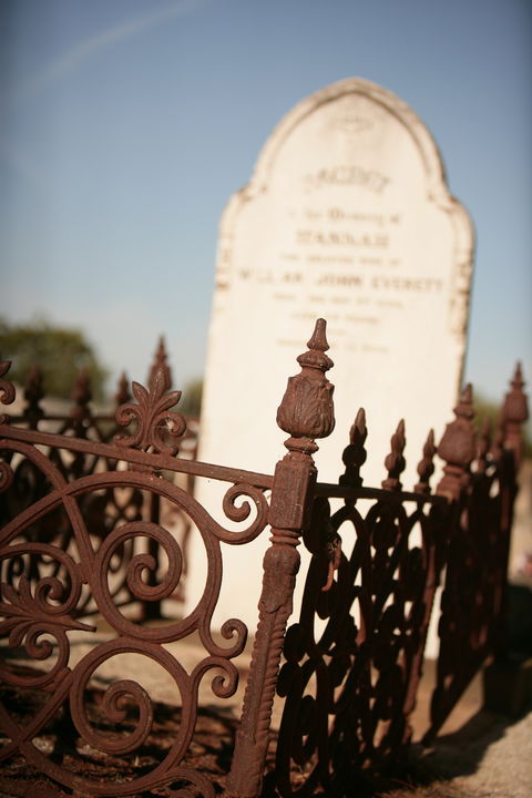 Mathoura Pioneer Cemetery - QLD Tourism 0