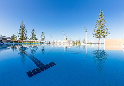 Scarborough Beach Pool - QLD Tourism 0