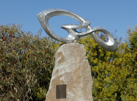 The Glen And Southern Cross Constellation Sculptures - QLD Tourism 0