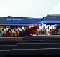 Kelly  Gemelli - Art and Design - QLD Tourism