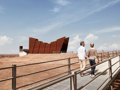 Line Of Lode Lookout And Miners Memorial - Queensland Tourism 1
