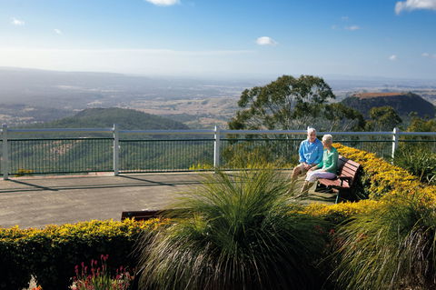 Picnic Point Lookout And Parkland - QLD Tourism 0